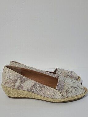 Gentle Souls by Kenneth Cole 'Lissa' wedge espadrilles. Sz.10